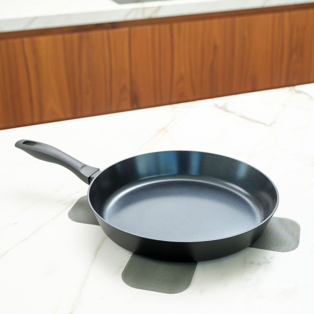 Nostik Reusable Silicone Fibreglass Anti-Slip Pan Protectors 26/30/38cm (3 Pieces) — image 2