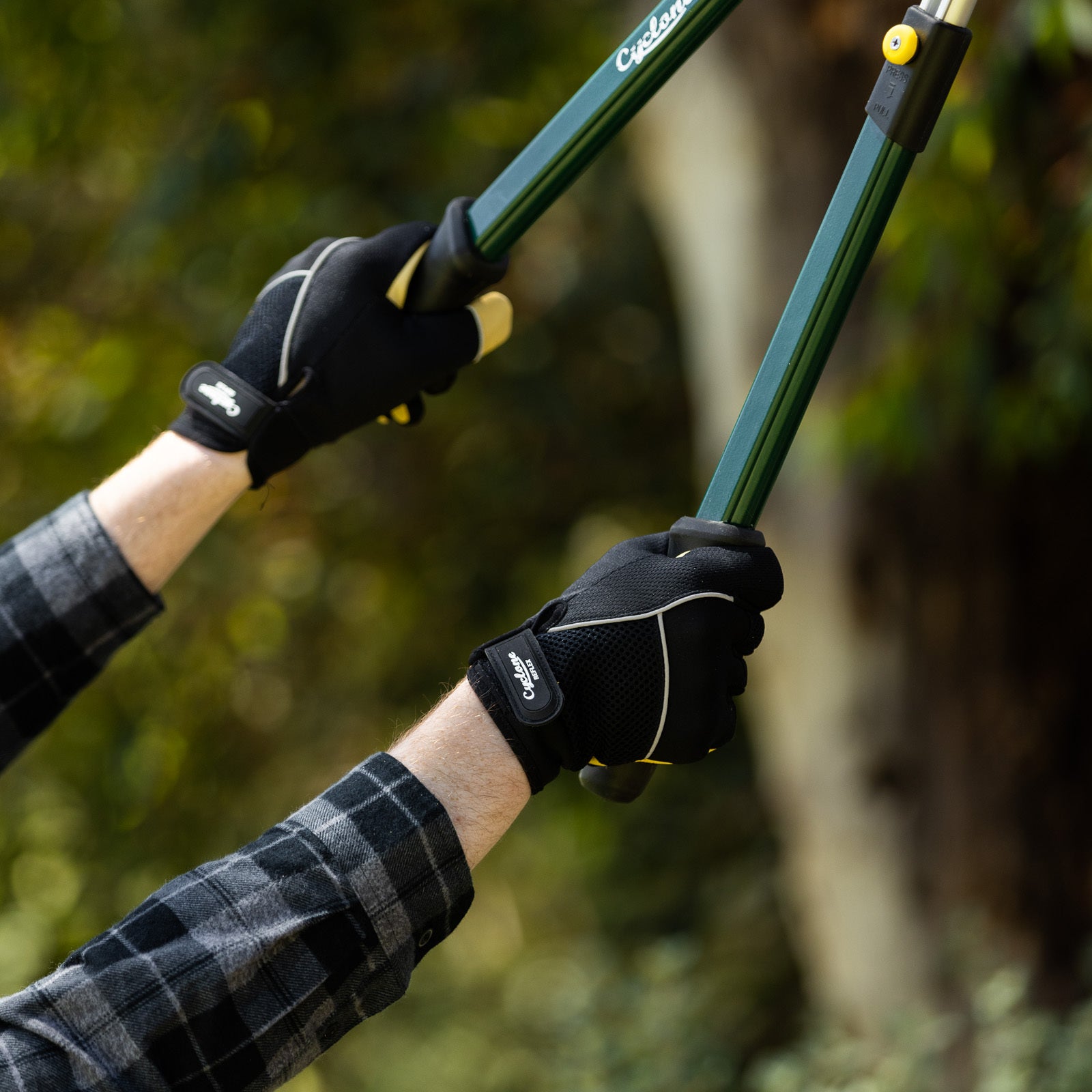 20114359-cyclone-size-large-reflex-gardening-gloves-reflex-leather-black-light-brown