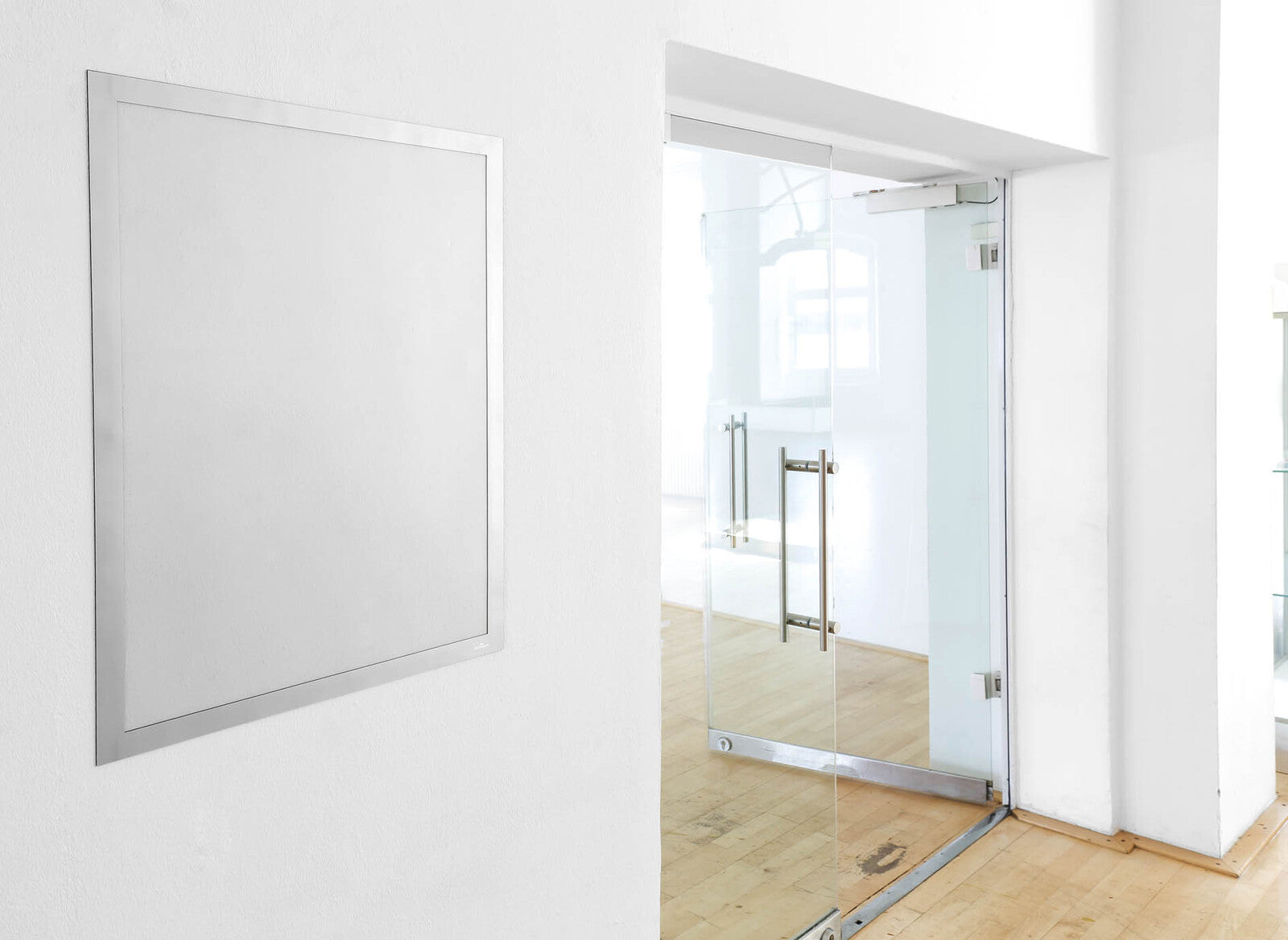 499623-durable-duraframe-50x70cm-magnetic-poster-frame-silver