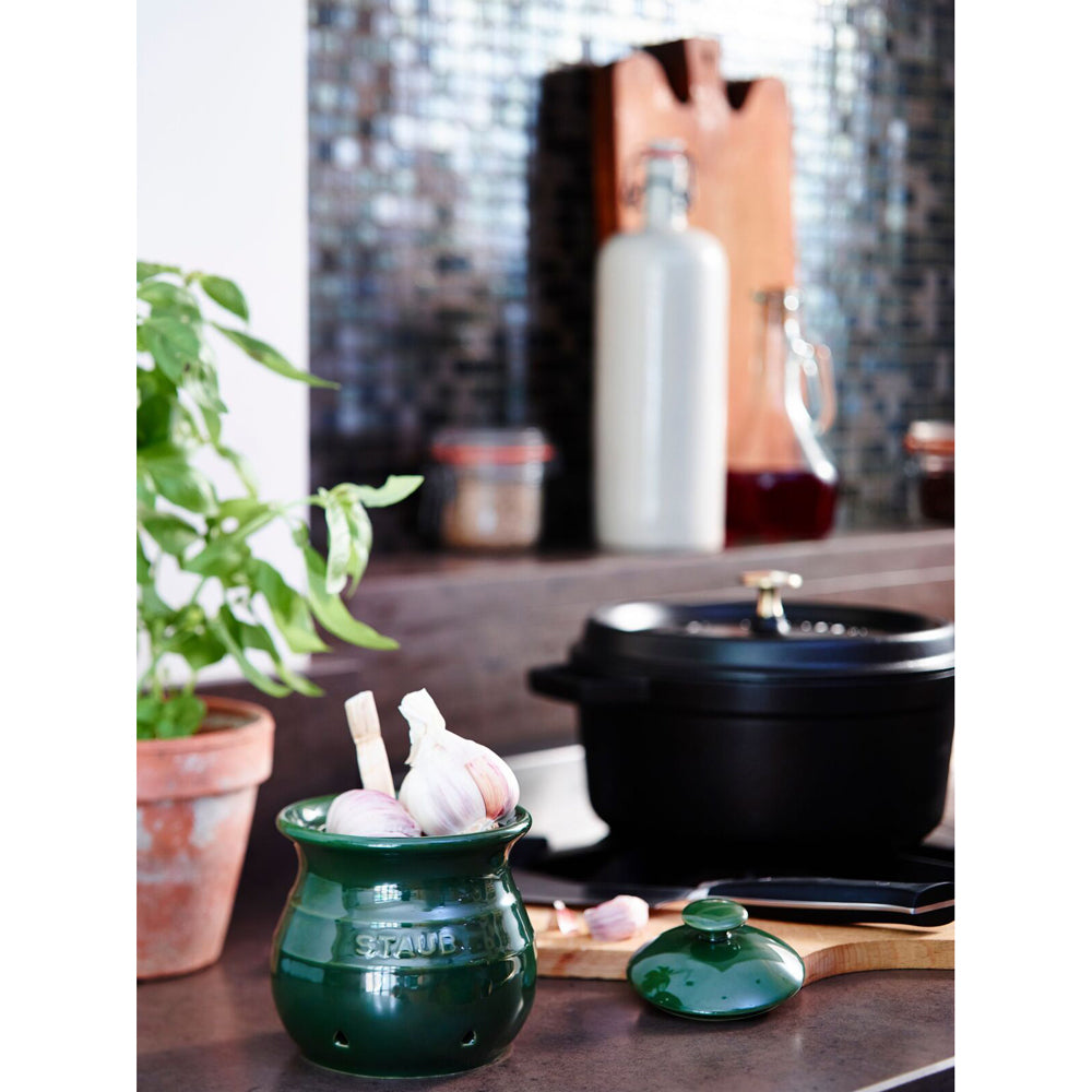 65016-staub-26cm-5-2l-cast-iron-round-cocotte-pot-w-lid-black