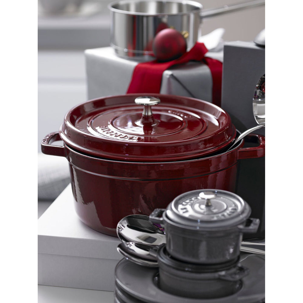 65089-staub-28cm-6-7l-cast-iron-round-cocotte-pot-w-lid-grenadine