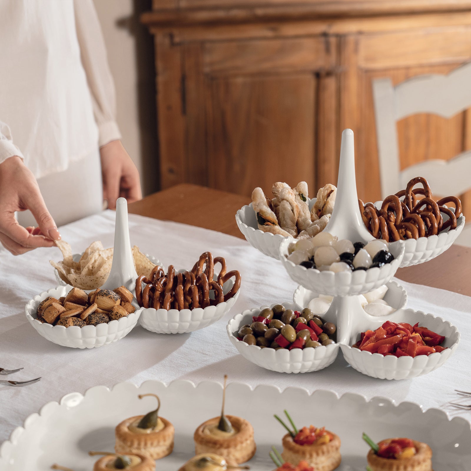 199200156-guzzini-tiffany-hors-doeuvres-25cm-round-dish-white