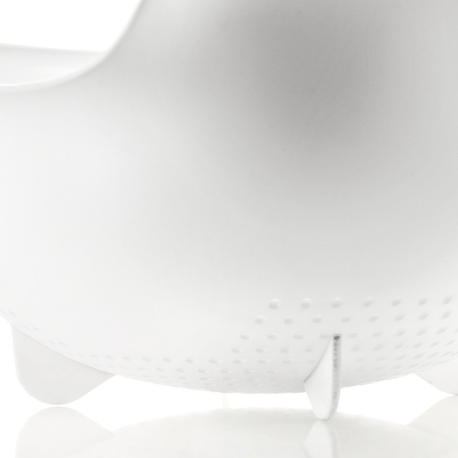 29950011-guzzini-29-5cm-plastic-easy-pouring-colander-white