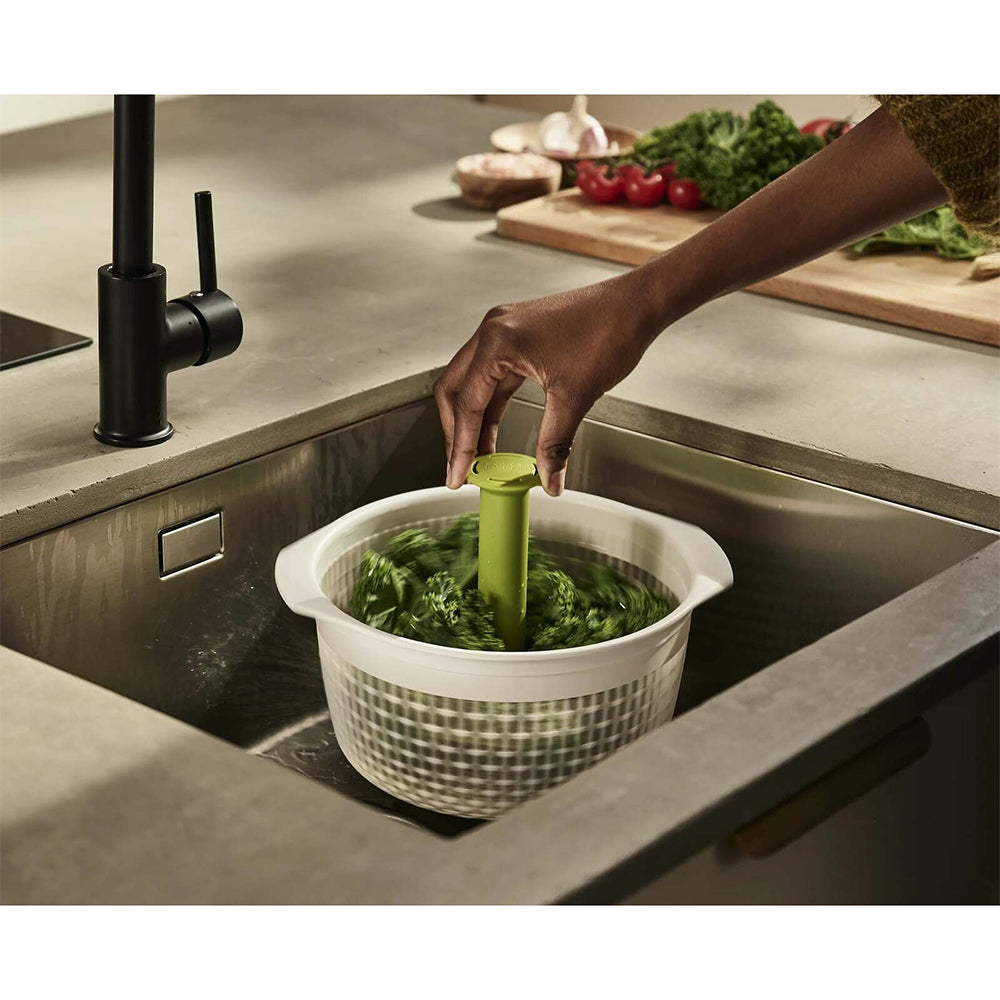 20185-joseph-joseph-spindola-in-sink-salad-spinning-colander-white-green