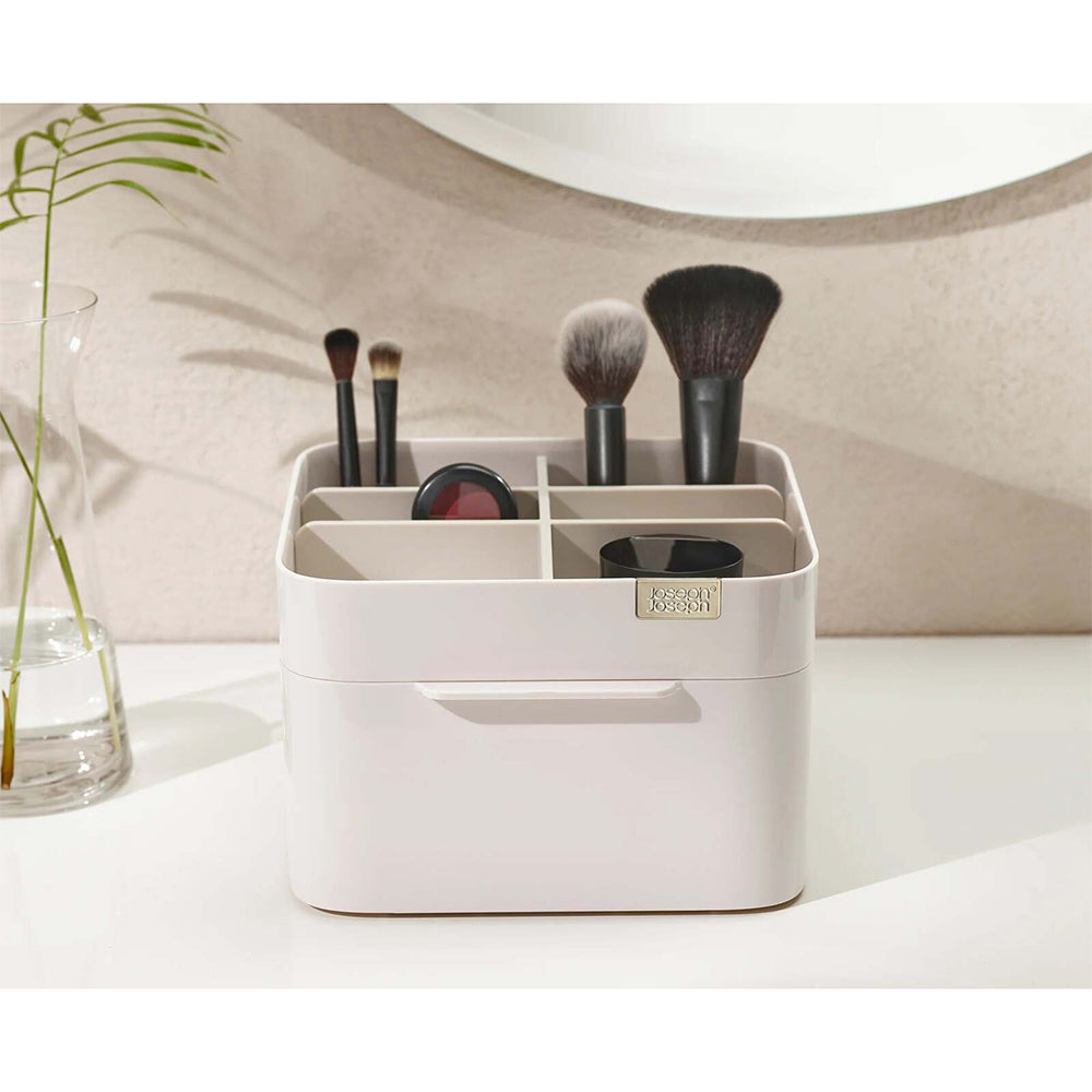 75007-joseph-joseph-make-me-up-compact-mirror-cosmetic-organiser-set
