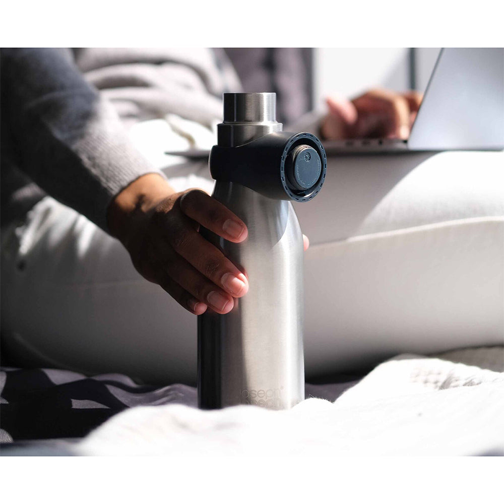 81121-joseph-joseph-loop-500ml-vacuum-insulated-water-bottle-brushed-anthracite
