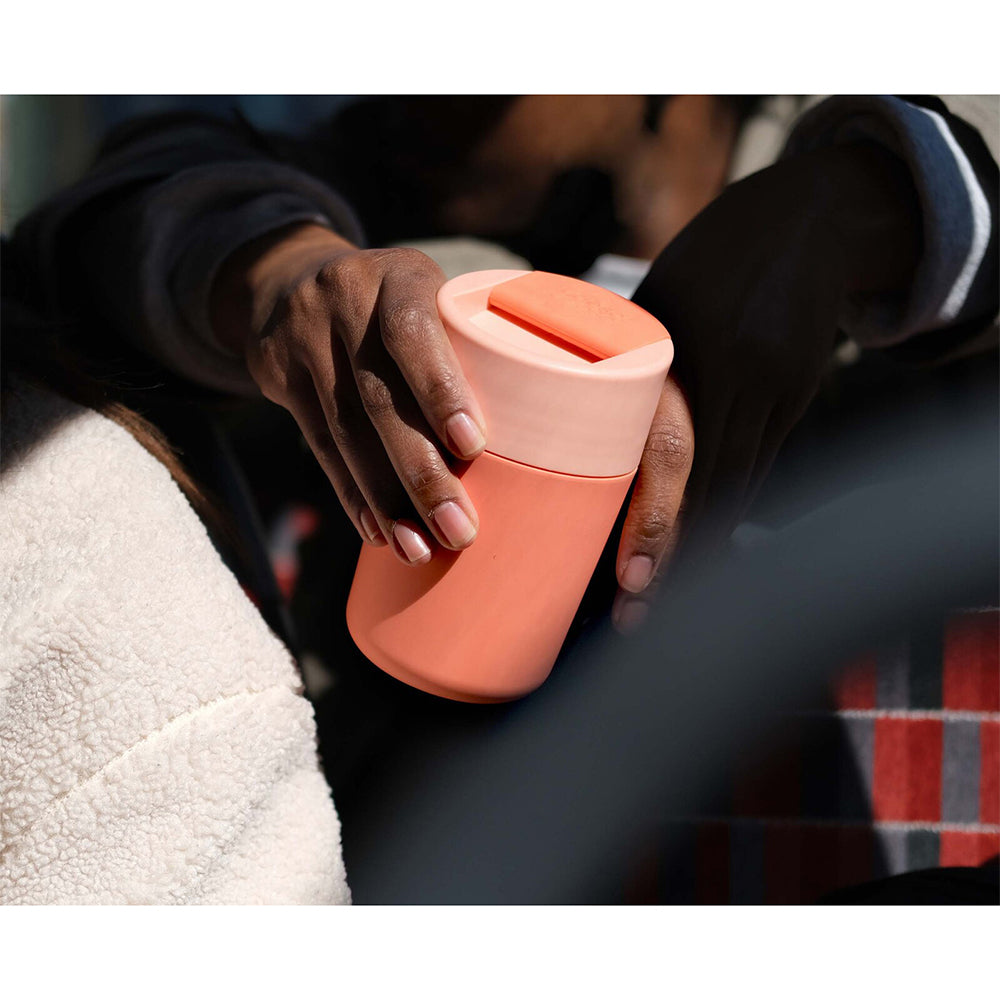 81123-joseph-joseph-sipp-340ml-14cm-travel-mug-cup-coral