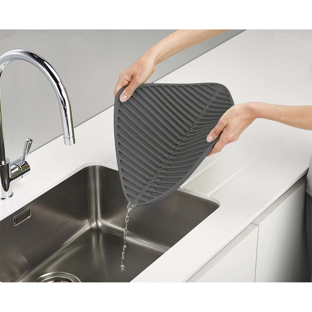 85089-joseph-joseph-flume-43-5cm-dish-draining-mat-large-grey