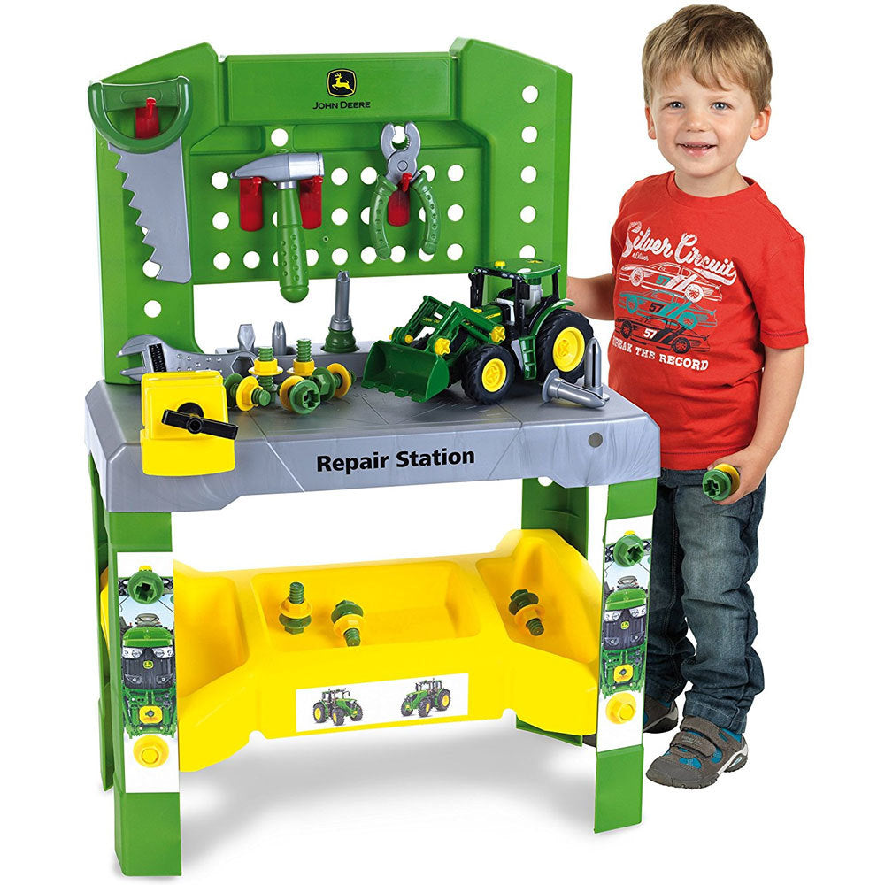 3915-john-deere-repair-station-w-tractor