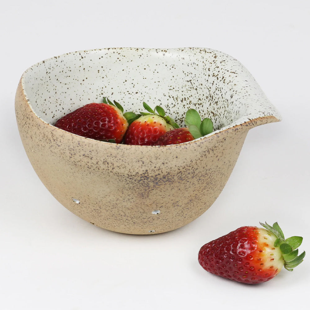 413110-robert-gordon-14-7x8-3cm-white-garden-to-table-colander-berry