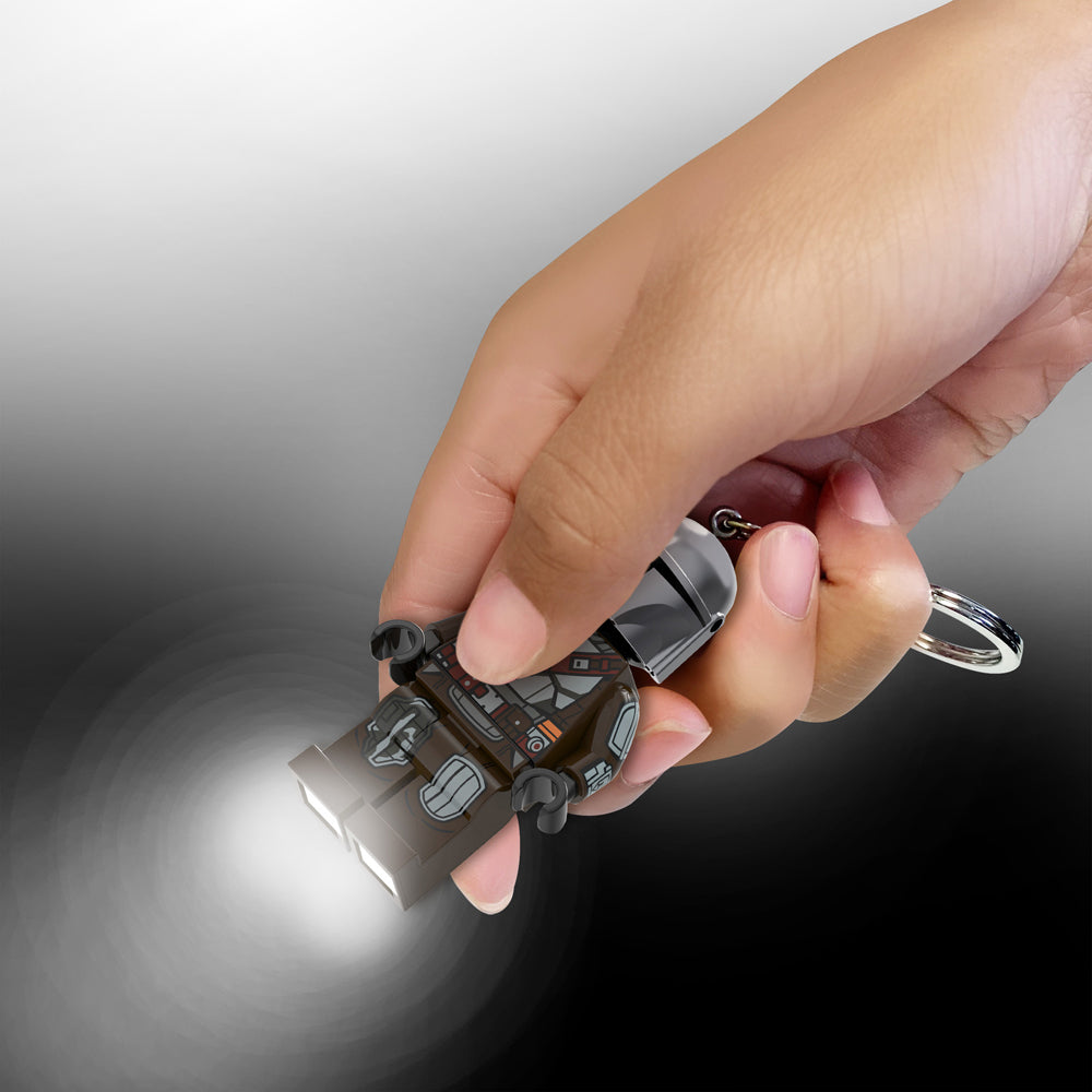 365-6816-lego-starwars-mandalorian-key-light-minifigure-keychain