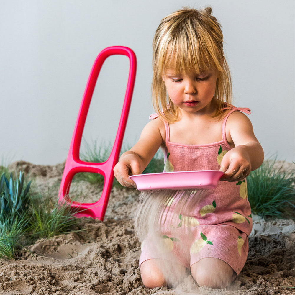 172321-quut-scoppi-beach-shovel-kids-childrens-outdoor-digging-toy-cherry-0m