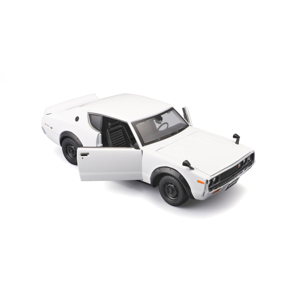 45231528-maisto-1973-nissan-skyline-2000-gt-r-diecast-display-model-wht-1-24-3