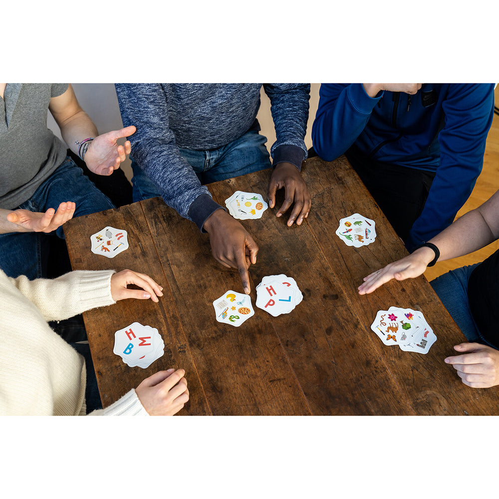 111666-flexiq-letter-links-reaction-speed-card-game-2-6-players-set-6y