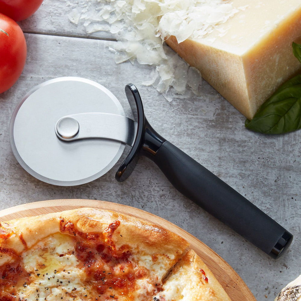 80336-kitchenaid-stainless-steel-soft-touch-pizza-wheel-black