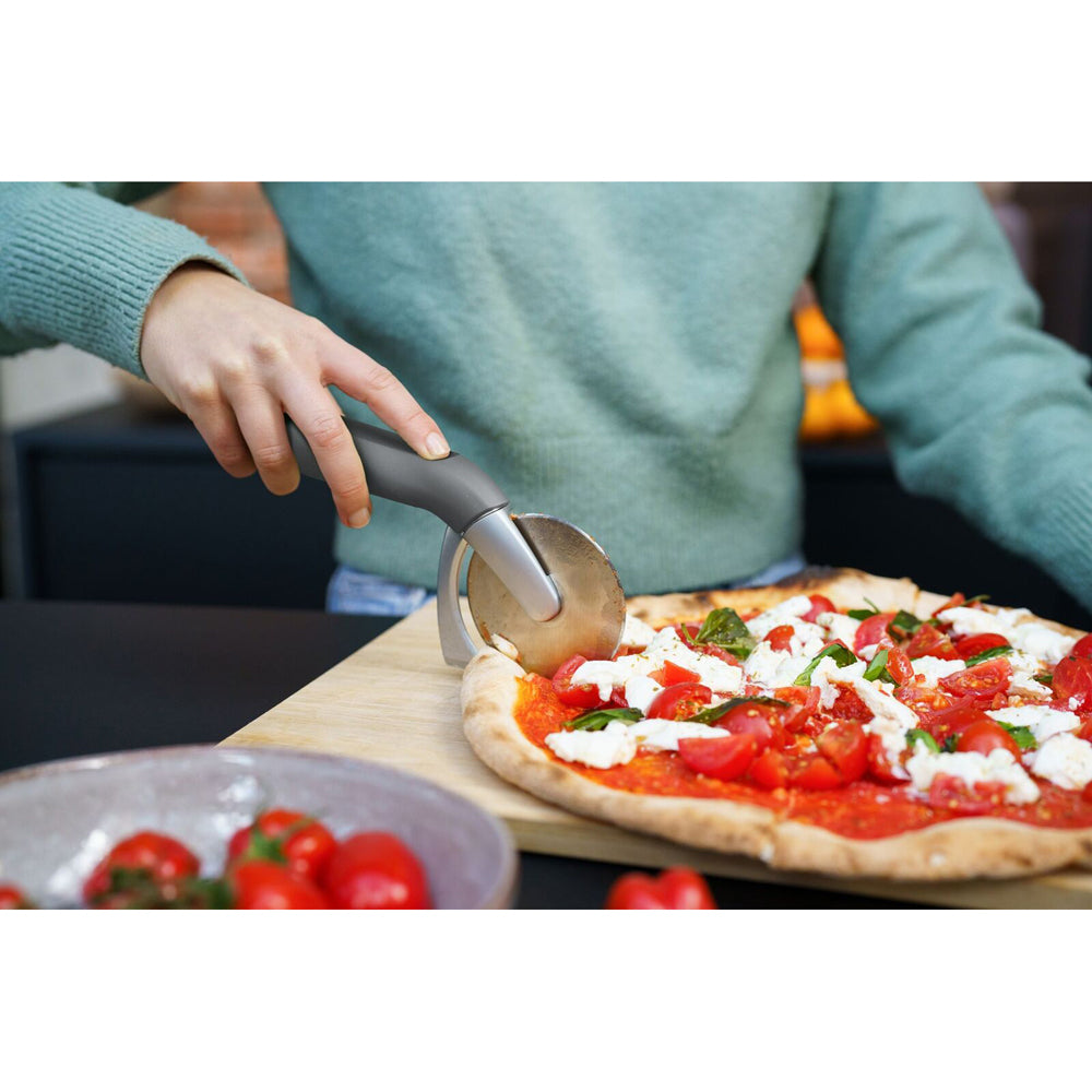 13134-zyliss-stainless-steel-pizza-pastry-cutter-21-5cm-grey