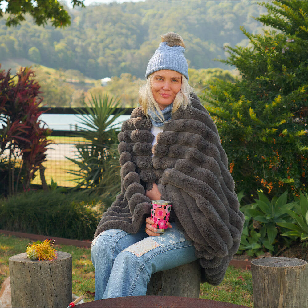 103trg-annabel-trends-ribbed-fur-throw-blanket-130x160cm-grey