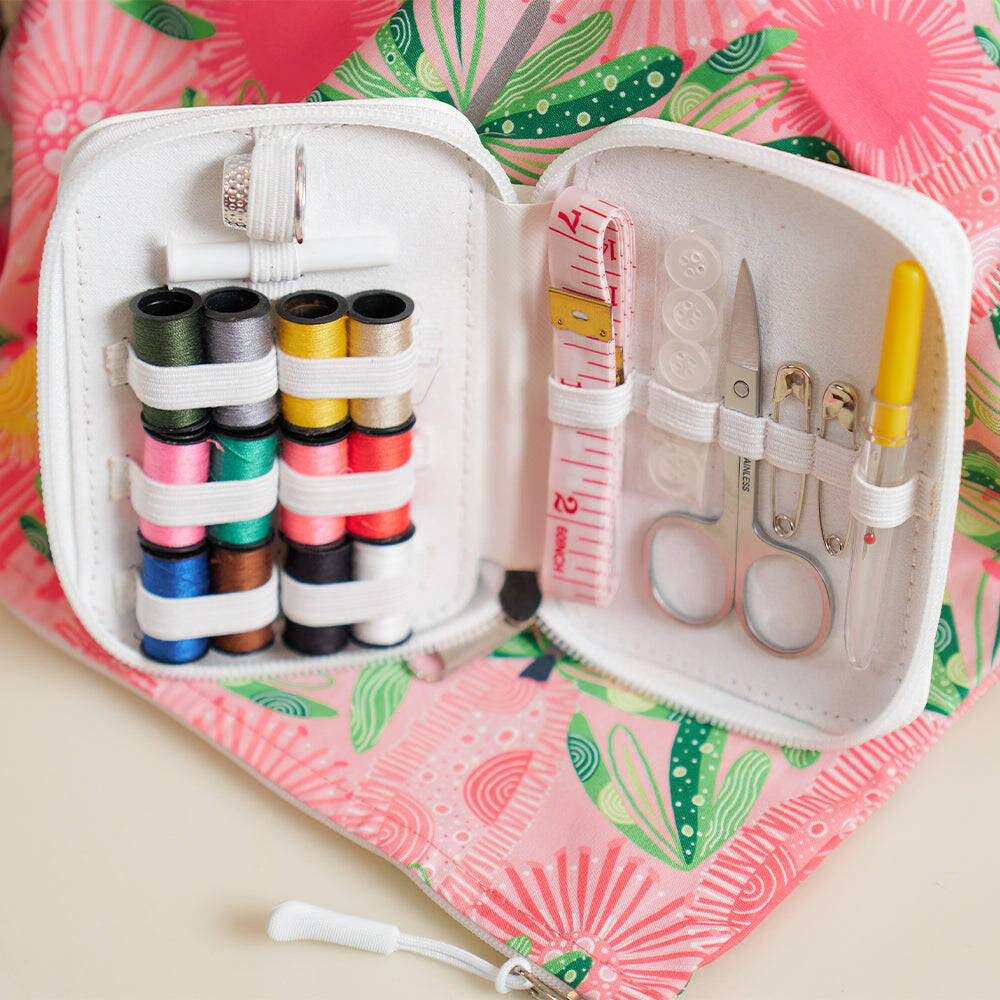 32skg-annabel-trends-vegan-leather-at-travel-sewing-kit-12x18cm-white