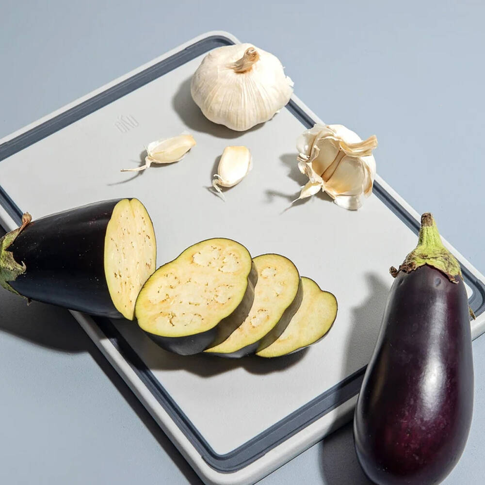 59064-eku-upcycle-large-everyday-cutting-board-caviar-black