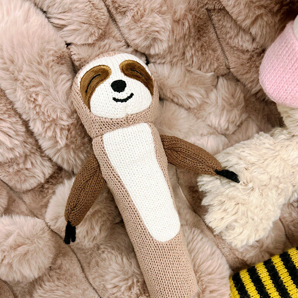 42rsl-annabel-trends-knit-hand-rattle-baby-toy-18-5cm-sloth