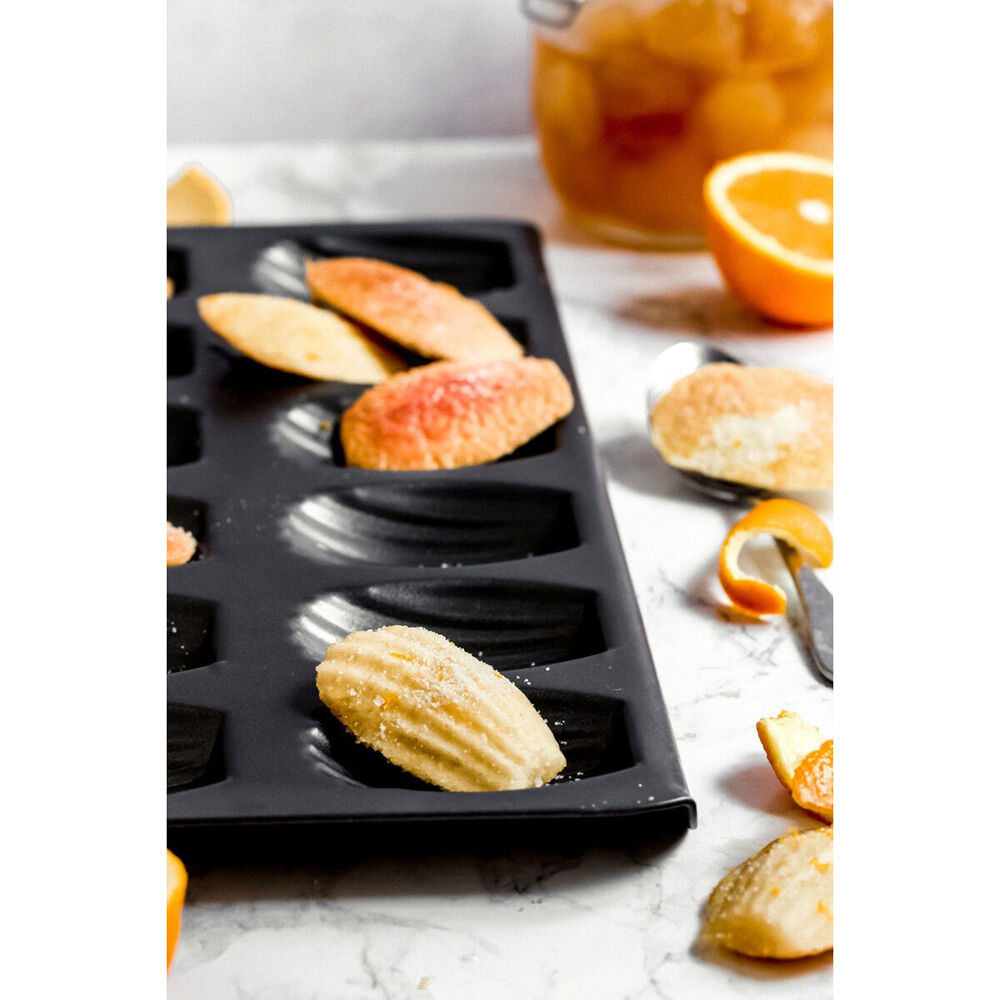 81101-mastercraft-40x20cm-heavy-base-12-cup-non-stick-madeleine-pan-black