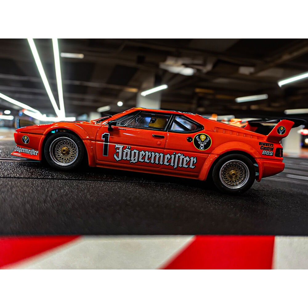 72332031-carrera-bmw-m1-procar-jaegermeister-no-1-racing-slot-car-toy-8y