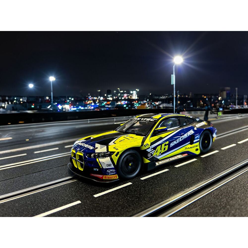 72123969-carrera-bmw-m4-gt3-valentino-rossi-no-46-racing-slot-car-toy-10y