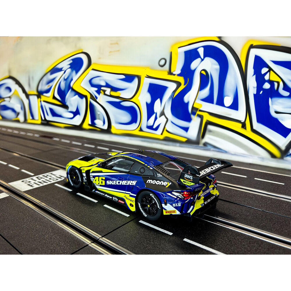 72123969-carrera-bmw-m4-gt3-valentino-rossi-no-46-racing-slot-car-toy-10y