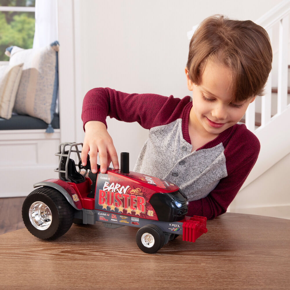 47465-big-farm-case-1-16-ih-barn-buster-puller-tractor-40x22-8cm-kids-red-3y