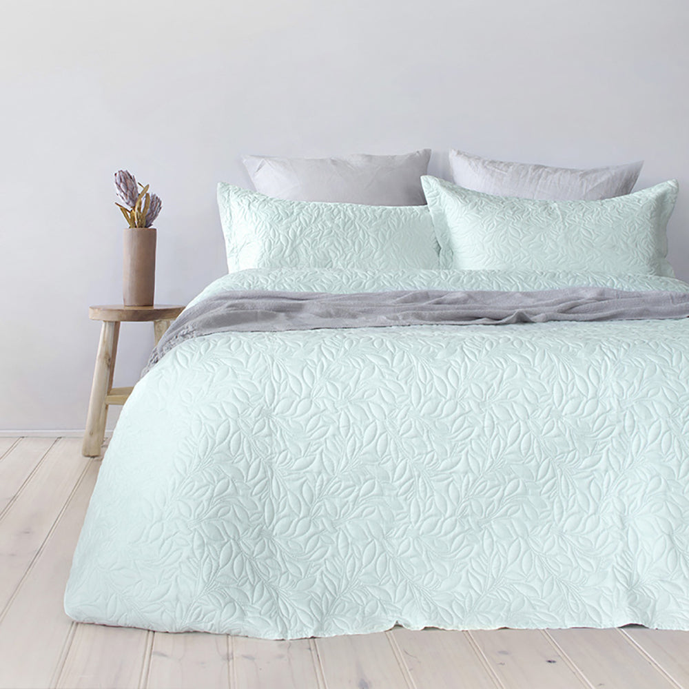Bambury Queen/King Bed Botanica Coverlet Set Glacier Embossed Home Bedding — image 4