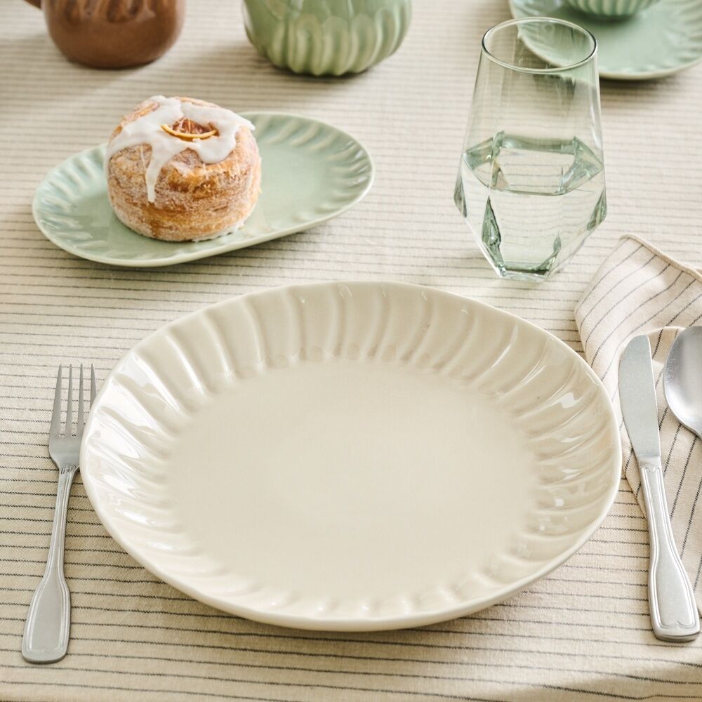 Ecology Ritual Rippled Porcelain Dinner Plate Frost Off White 26.5cm (4 Pack) — image 4