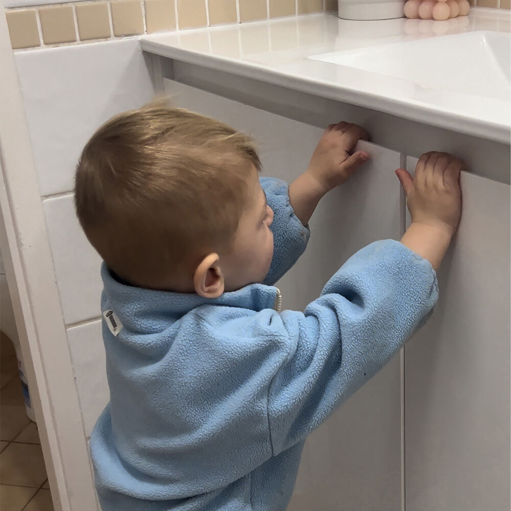 Dreambaby Adhesive Magnetic Child Safety Cabinet/Drawer Lock 2 Locks 1 Key — image 9