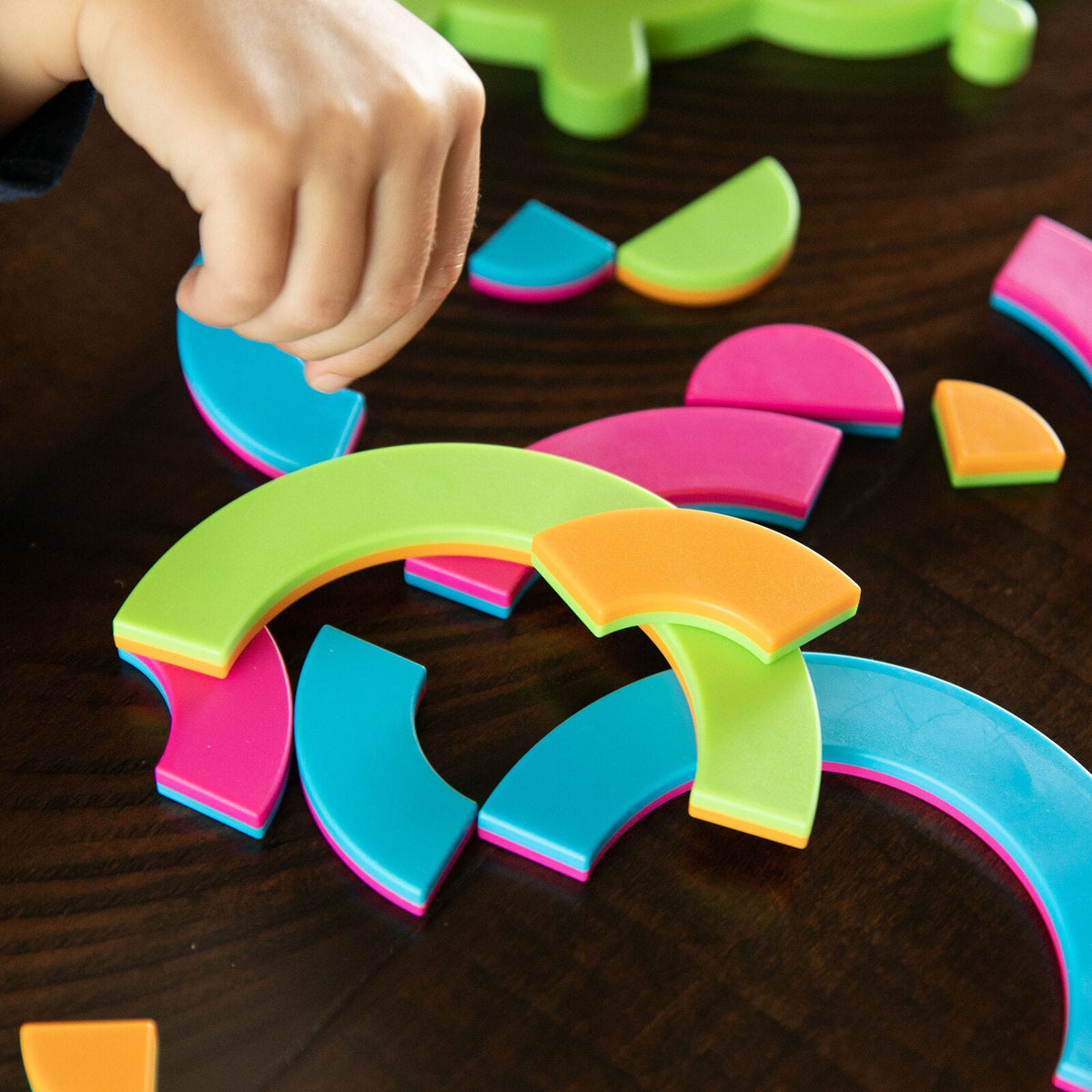 Fat Brain Toy Co. Bugzzle Kids Puzzle Semi-Circular Pieces Tray 40 Challenges — image 9