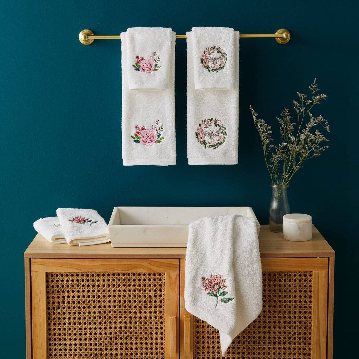 Pilbeam Living Floral Bee 42x65cm Cotton Hand Towel Absorbent Washer Cloth White — image 2