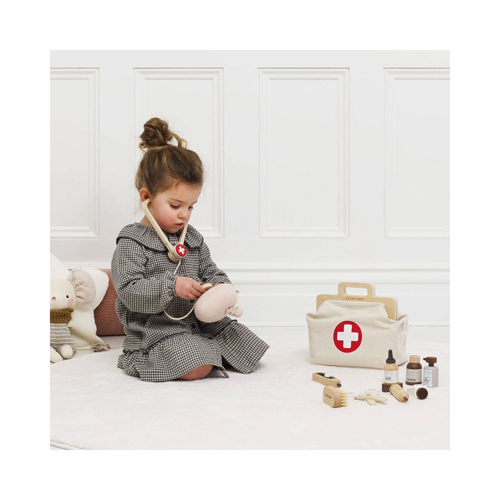 LE Toy Van Wooden Animal Vet Pretend Play Kit Set Kids/Children 3y+ (10 Pieces) — image 6
