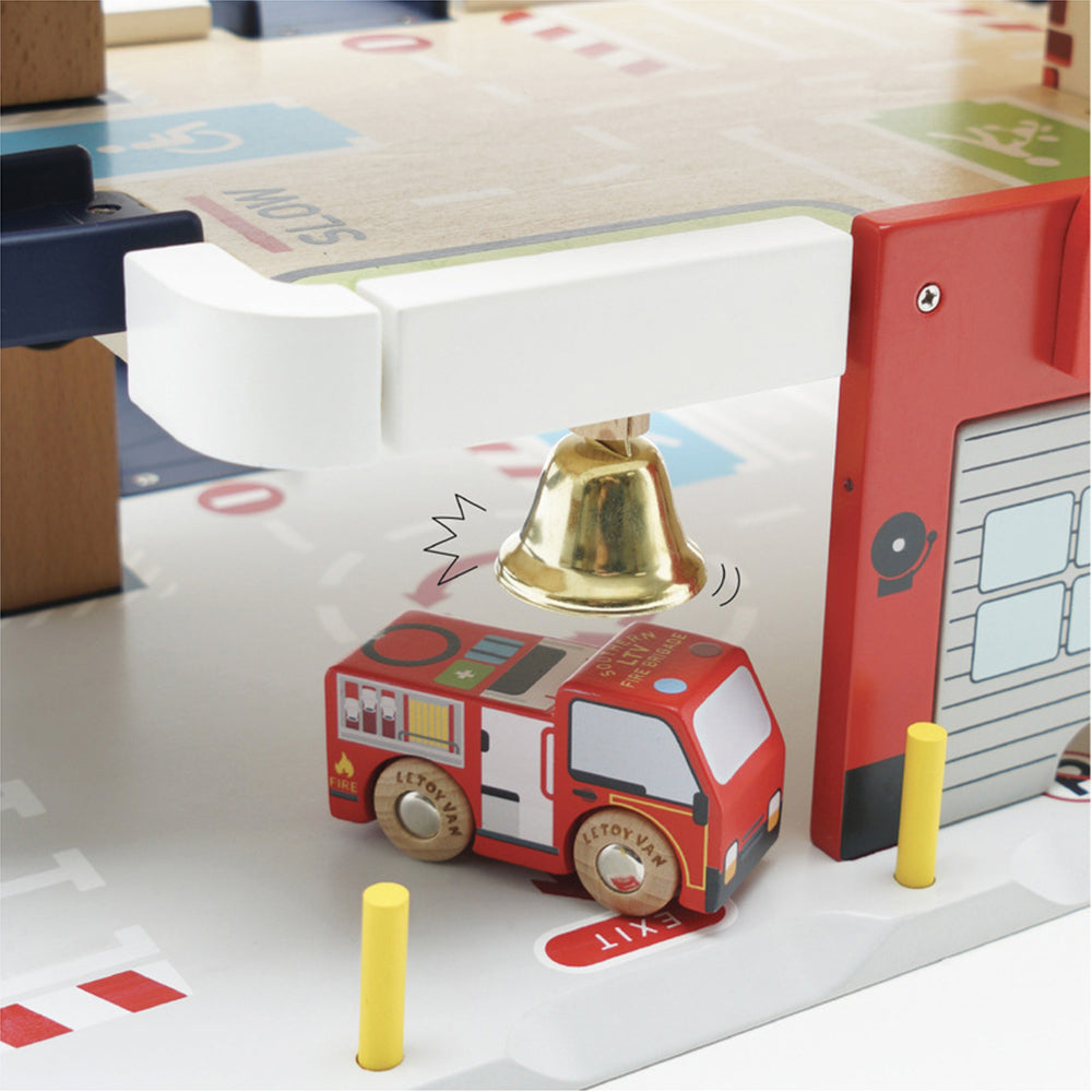LE Toy Van George's Fire & Rescue Truck/Helicopter Garage Wood Toy Set Kids 3y+ — image 6