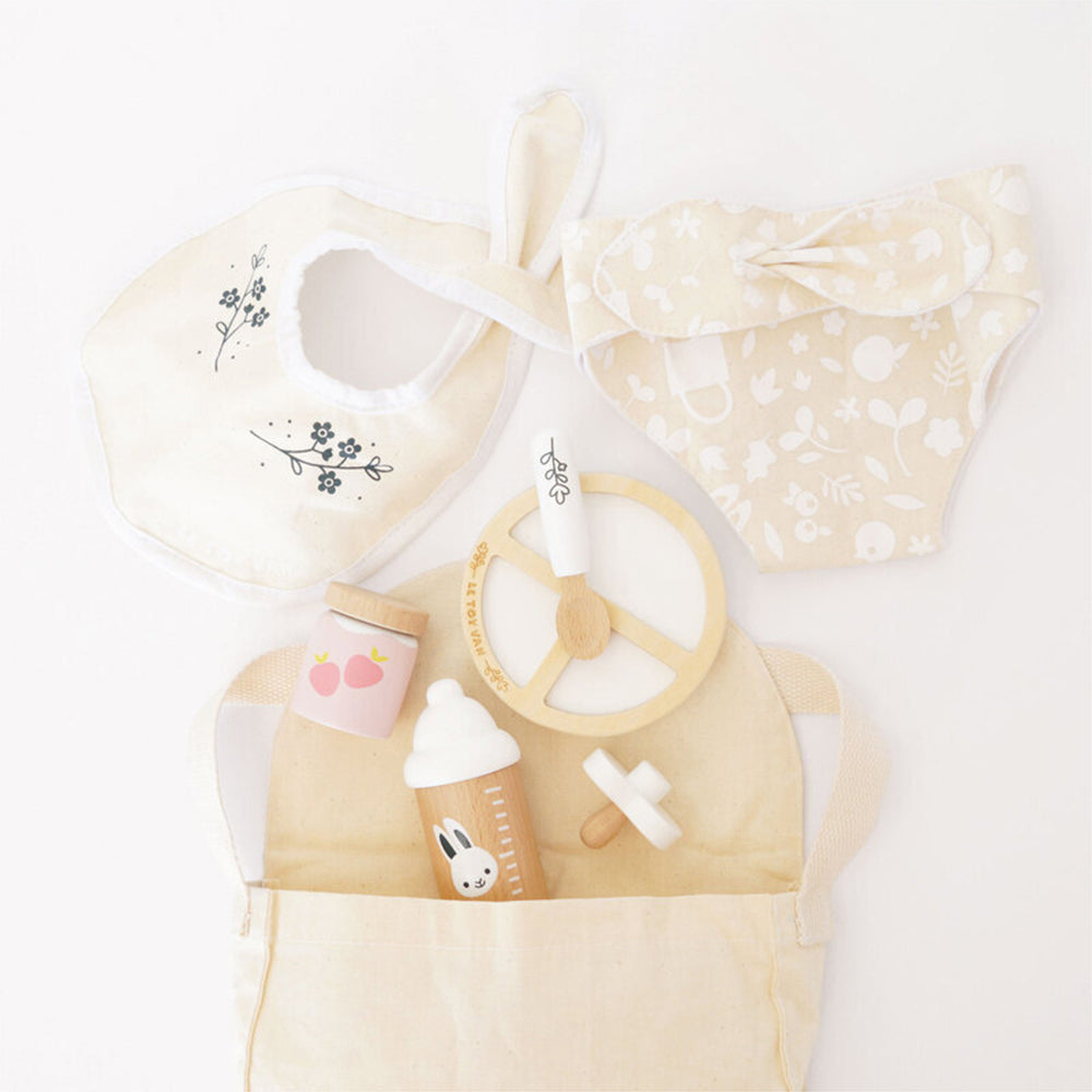 LE Toy Van Doll Nursing Set Kids/Children Pretend/Role Play Wooden Toy 3y+ — image 2