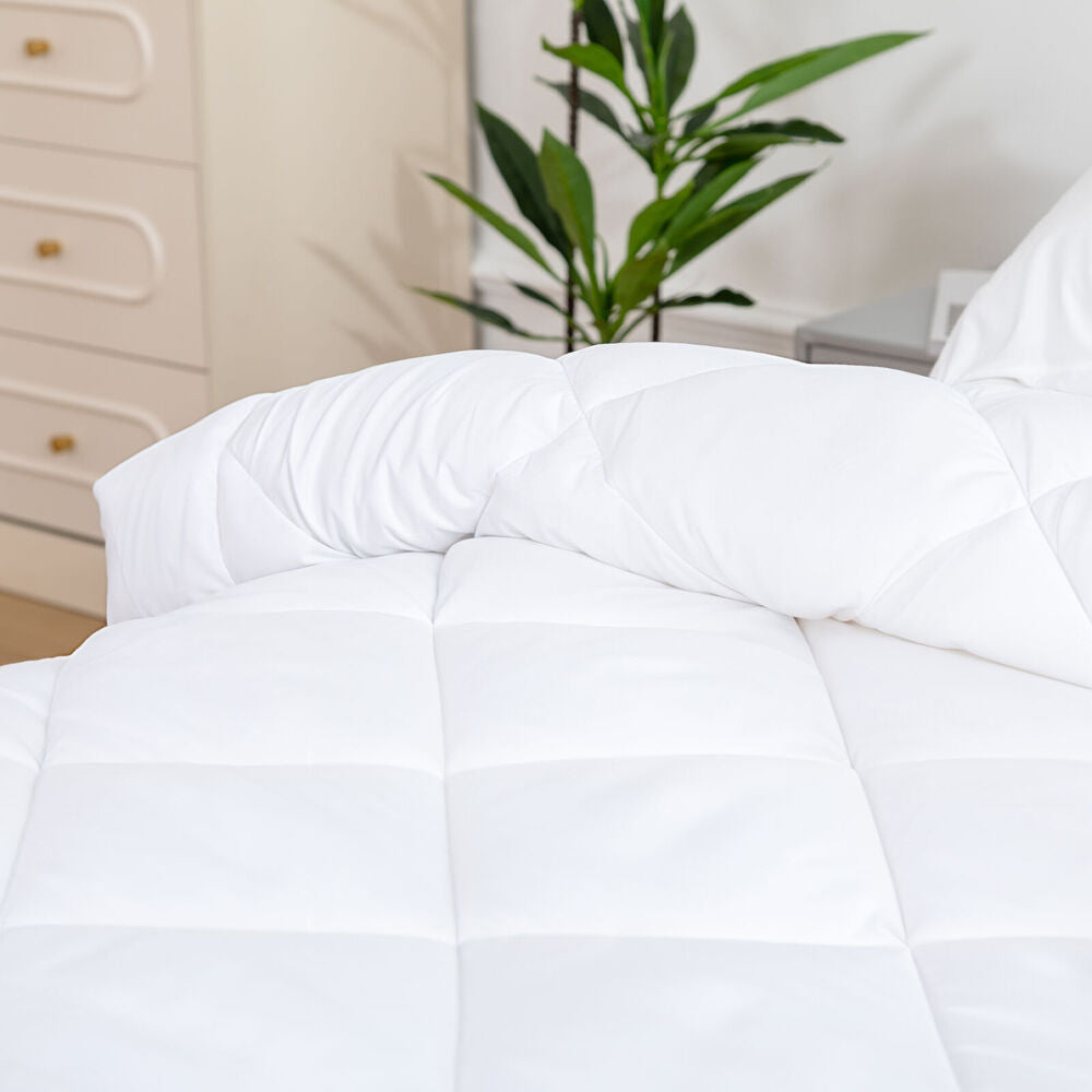 Hacienda 100% Microfiber & Bamboo Blend Antibacterial Quilt — image 4