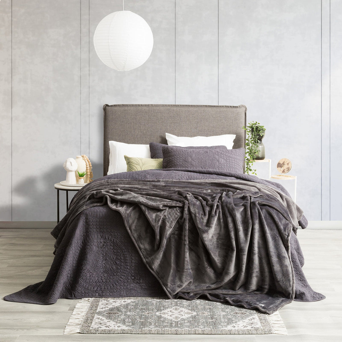 Renee Taylor Plush Queen/King Blanket/Duvet 380GSM Ultra Soft Velvet — Graphite