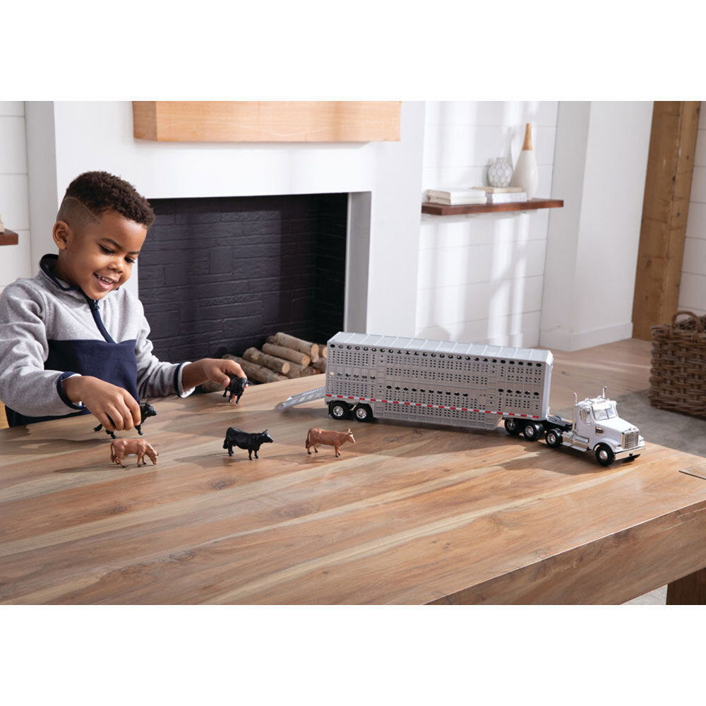 John Deere 1:32 Freightliner 122SD Single Semi Truck w/Cattle Trailer 3Y+ — image 2