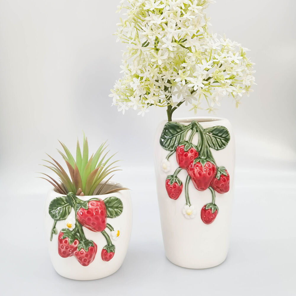 Urban 20x13cm White/Red Ceramic Strawberry Home Decor Flower Vase — image 2