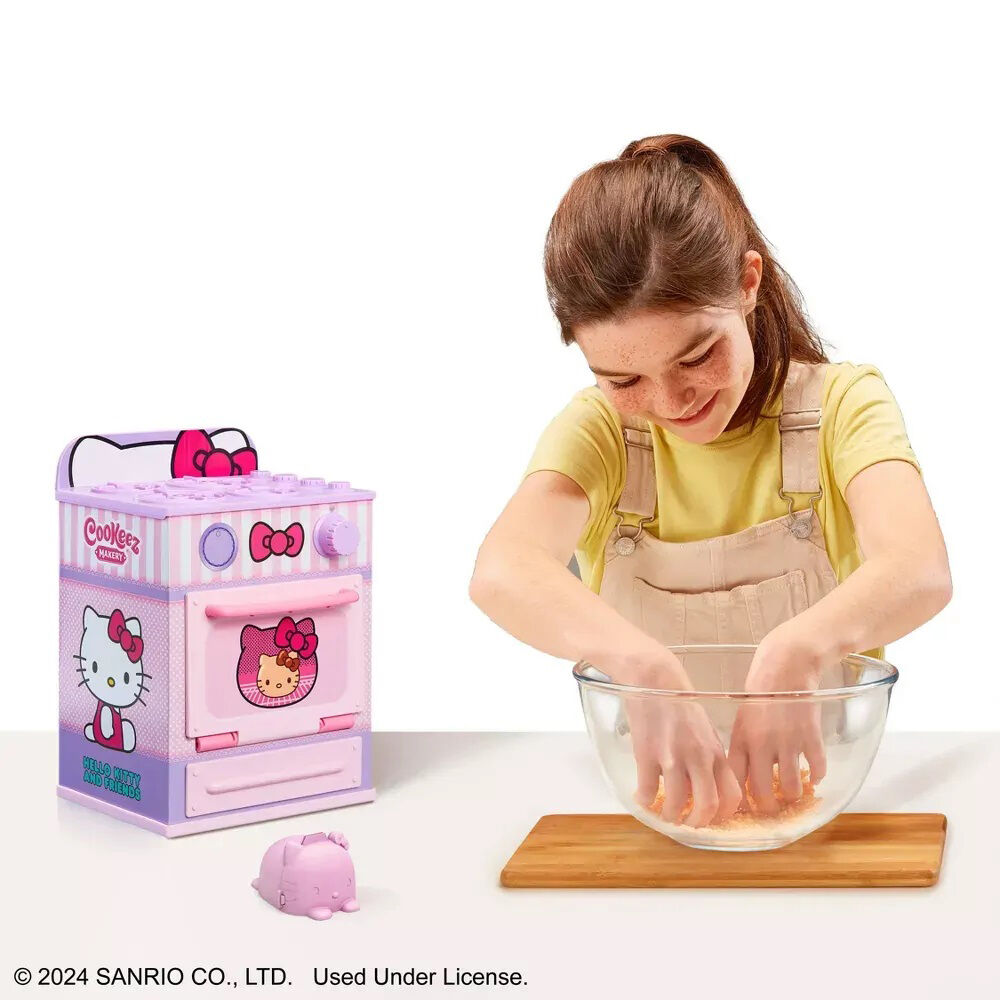 Cookeez Makery Scented Plush Toy Hello Kitty and Friends Oven Playset — image 5