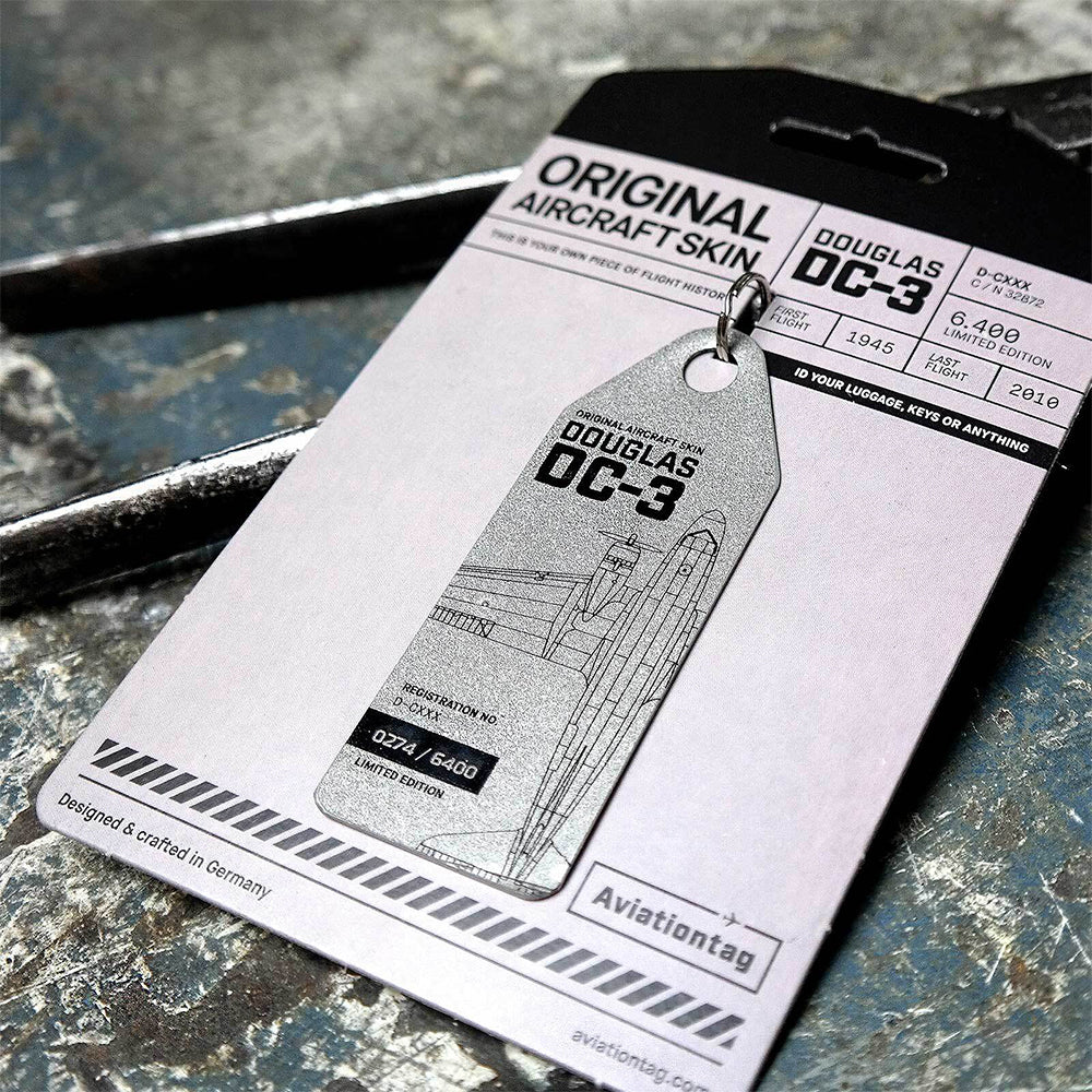 12021-aviationtag-douglas-dc-3-candy-bomber-keychain-14-5cm-tag-silver