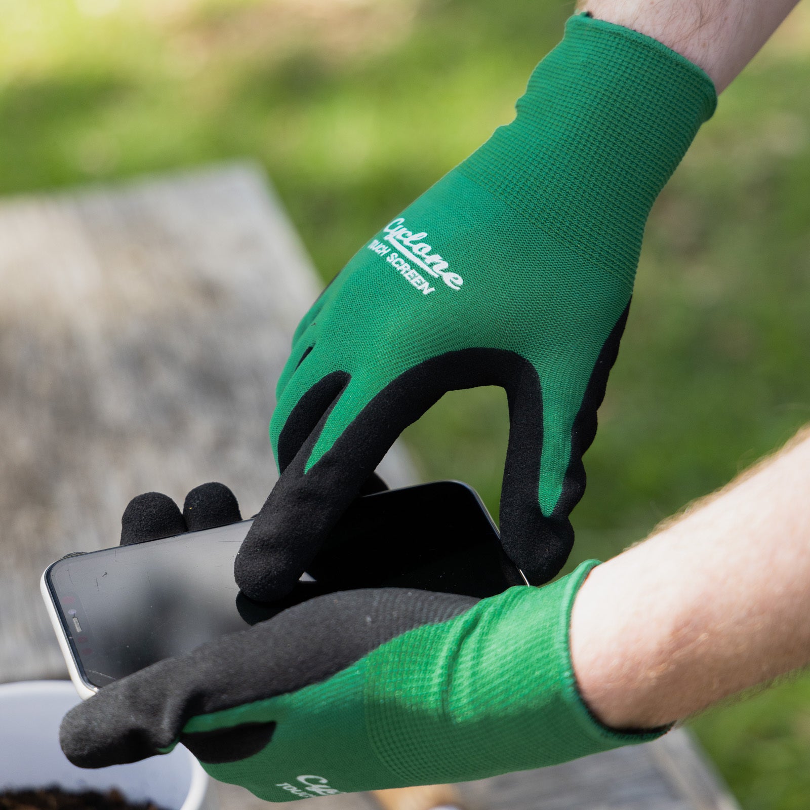 20114014-cyclone-size-xl-gardening-gloves-touch-screen-compatible-nylon-green-black