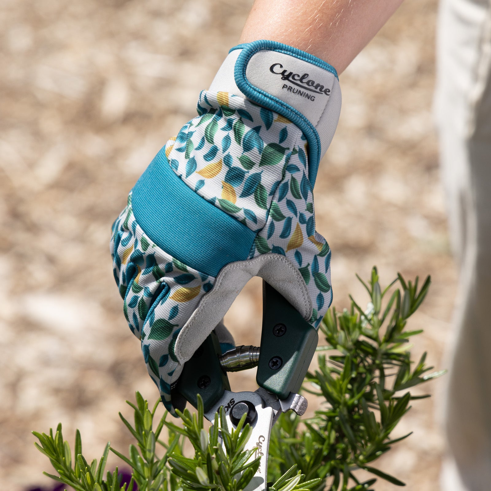 20114083-cyclone-size-large-gardening-pruning-gloves-floral-pattern-suits-touch-screen
