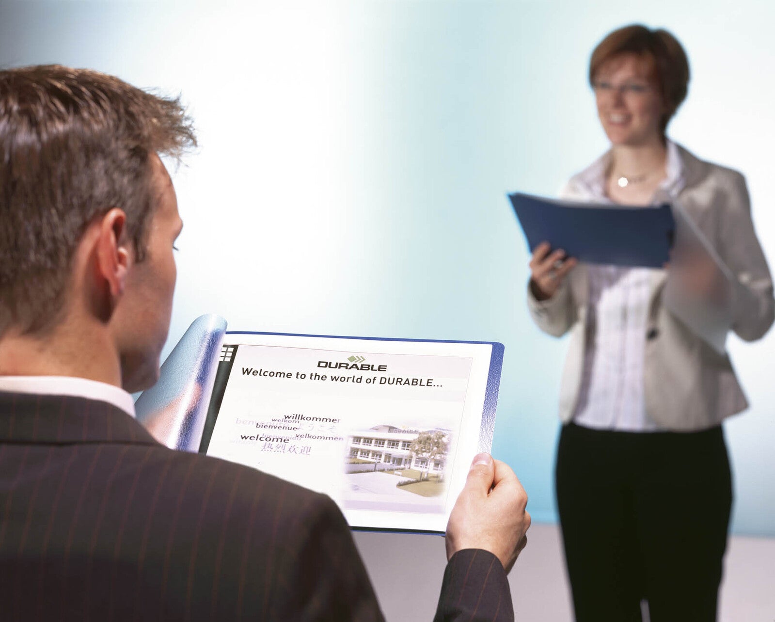 224607-durable-duraclip-30-sheet-a4-document-file-holder-landscape-blue