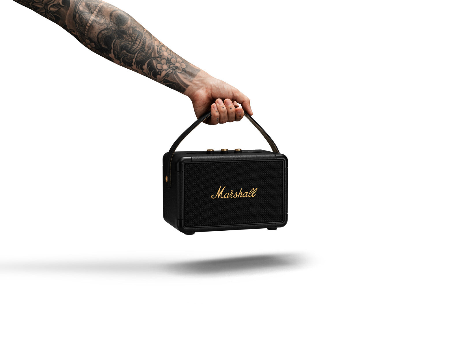 249390-marshall-kilburn-ii-portable-bluetooth-speakers-for-phones-black-brass