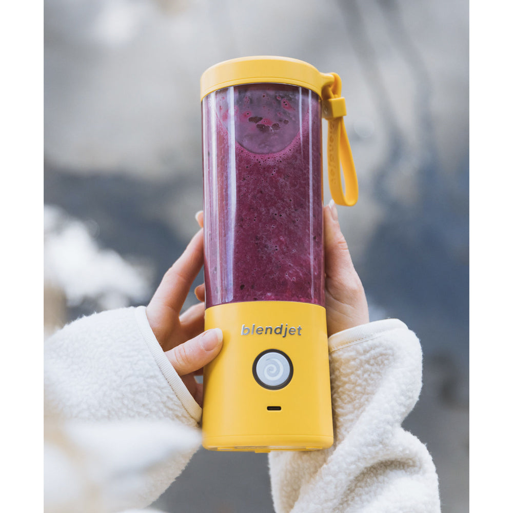 251007-blendjet-2-portable-rechargeable-blender-smoothie-maker-honey