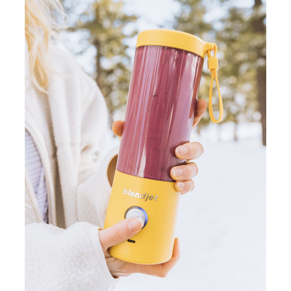 251007-blendjet-2-portable-rechargeable-blender-smoothie-maker-honey