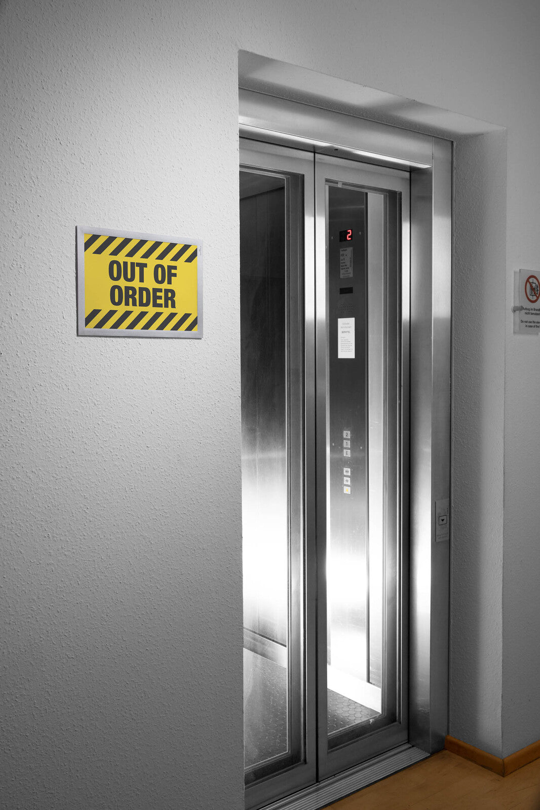 484323-durable-duraframe-wallpaper-a4-document-holder-w-adhesive-strips-silver